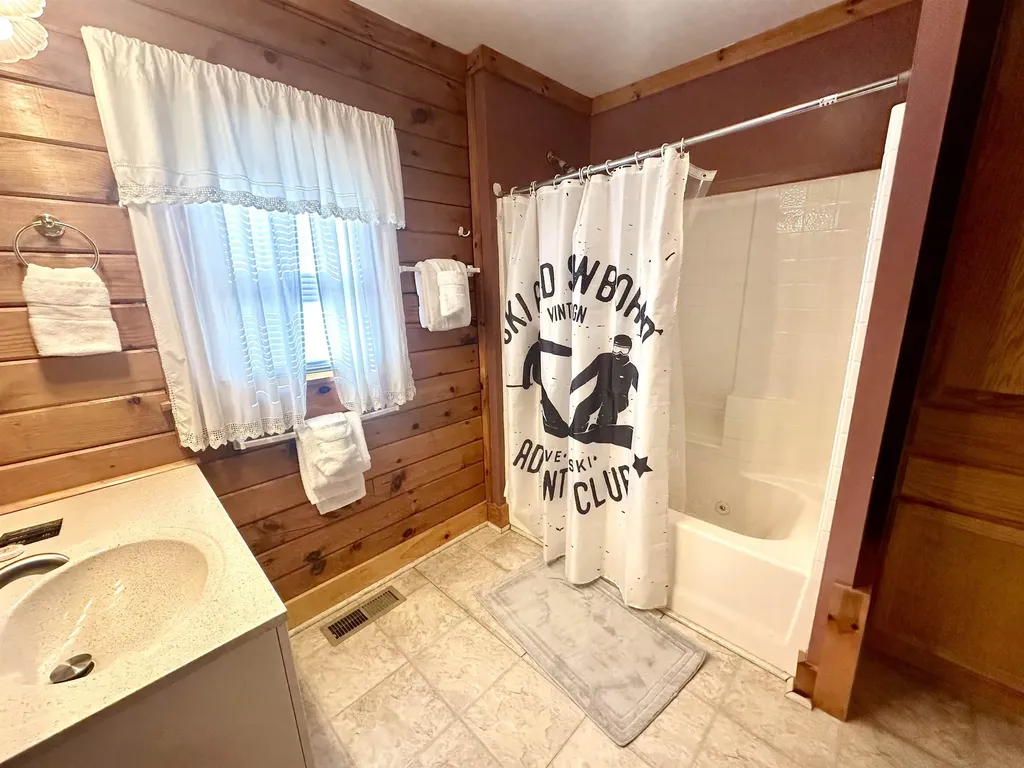 4138 West Hill Road S Jamaica VT 05343
