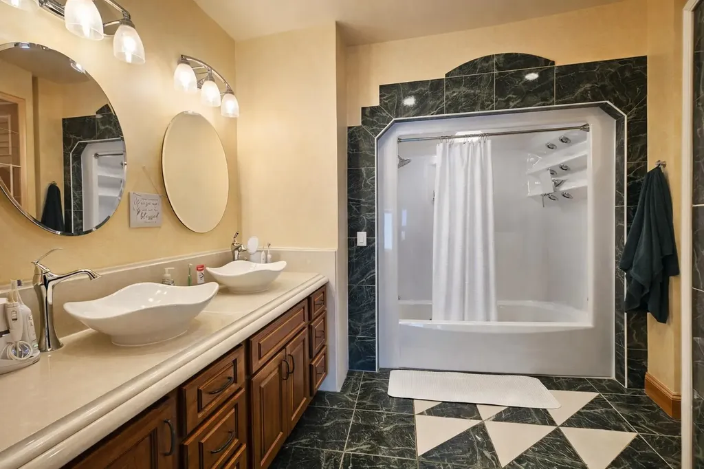 25 Fishing Access Road Newport Town VT 05857