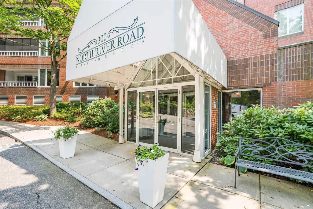 300 River Road Manchester NH 03104