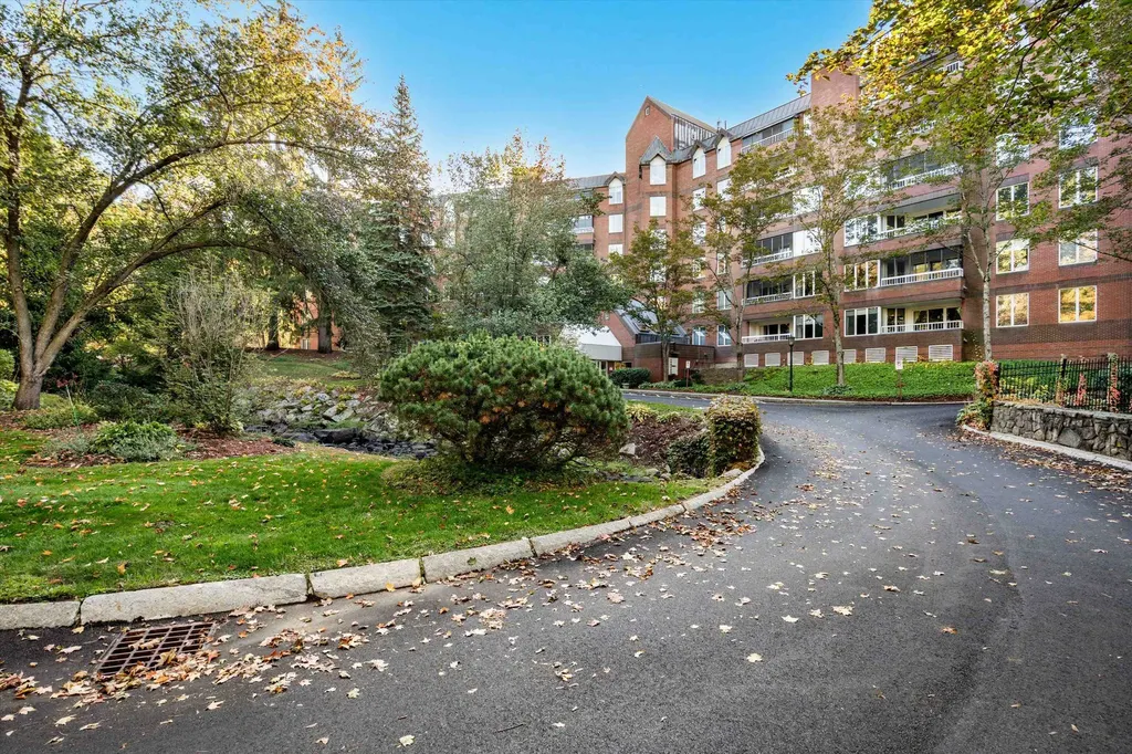 300 River Road Manchester NH 03104