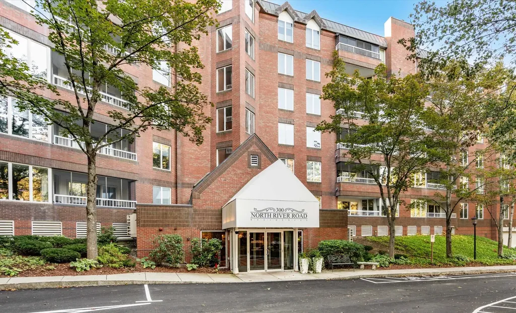 300 River Road Manchester NH 03104