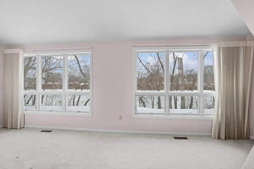 79 Walden Pond Drive Nashua NH 03064