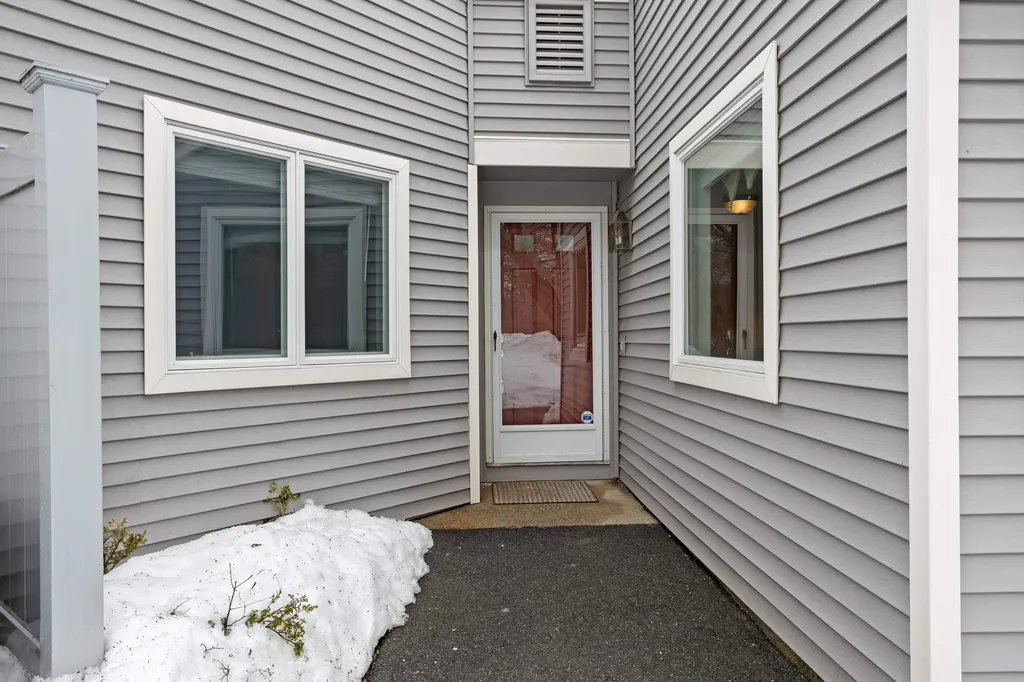 79 Walden Pond Drive Nashua NH 03064