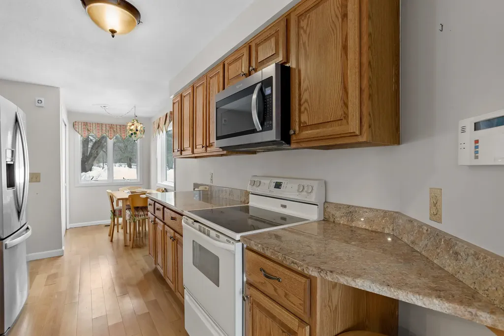 79 Walden Pond Drive Nashua NH 03064