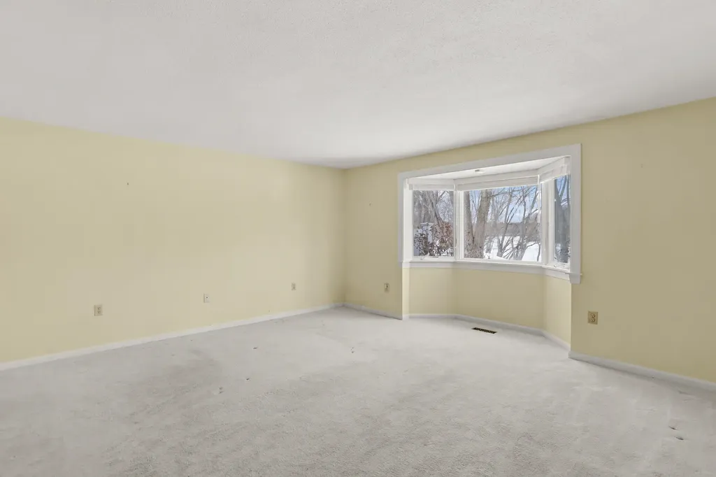 79 Walden Pond Drive Nashua NH 03064