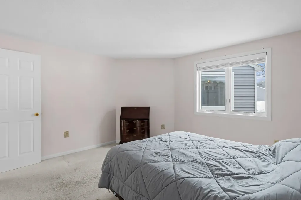 79 Walden Pond Drive Nashua NH 03064