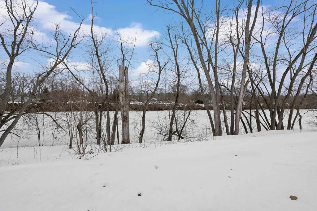 79 Walden Pond Drive Nashua NH 03064