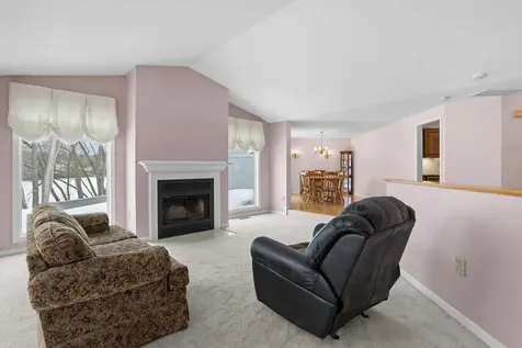 79 Walden Pond Drive Nashua NH 03064