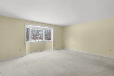 79 Walden Pond Drive Nashua NH 03064