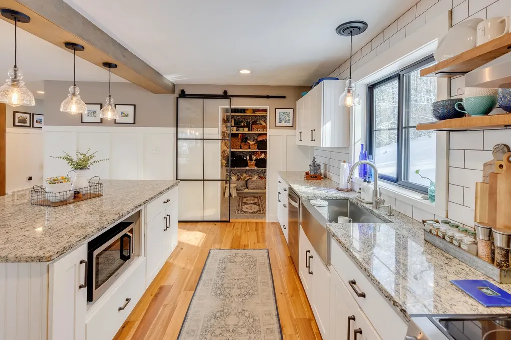 22 Deacon Willey Road Campton NH 03223