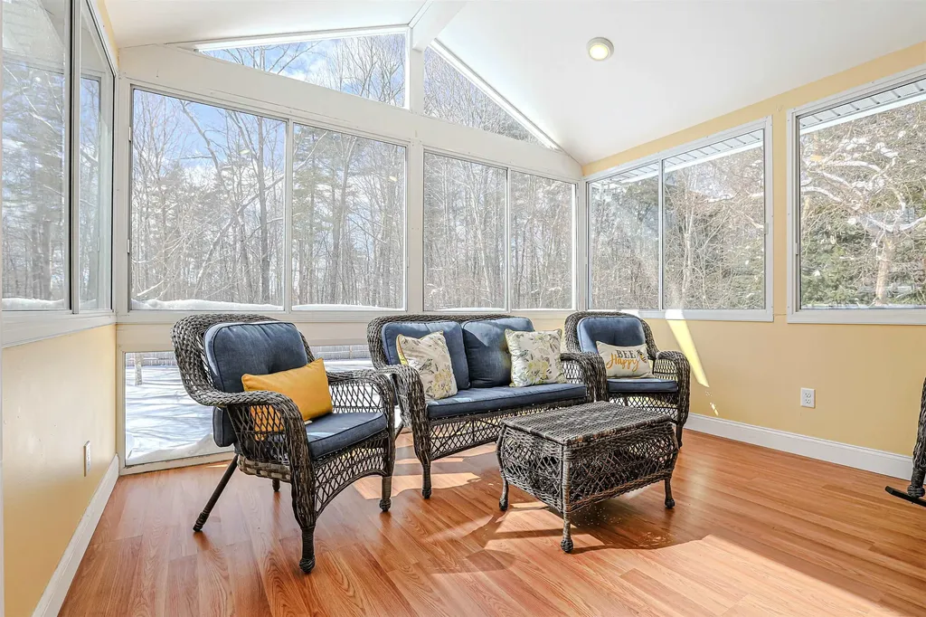 27 Farmer Road Merrimack NH 03054