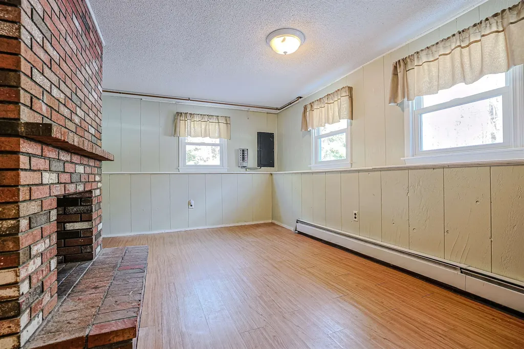 27 Farmer Road Merrimack NH 03054