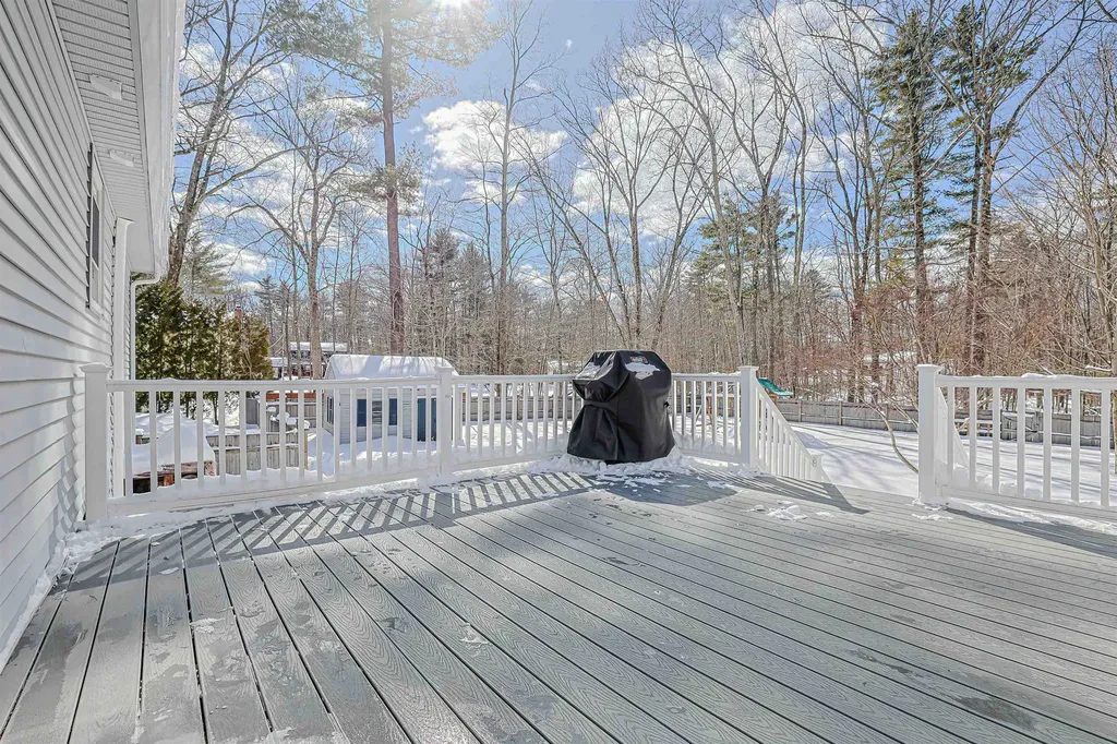 27 Farmer Road Merrimack NH 03054