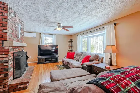 27 Farmer Road Merrimack NH 03054