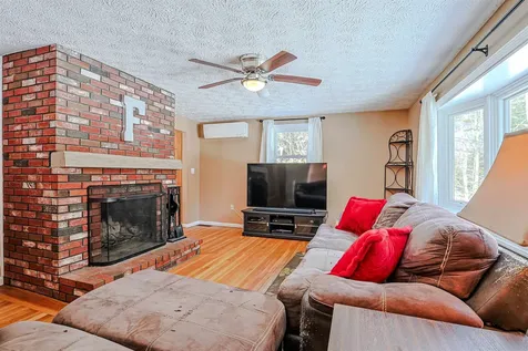 27 Farmer Road Merrimack NH 03054