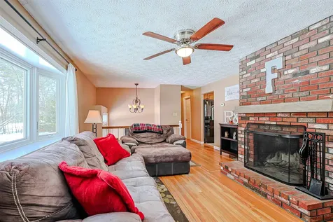 27 Farmer Road Merrimack NH 03054