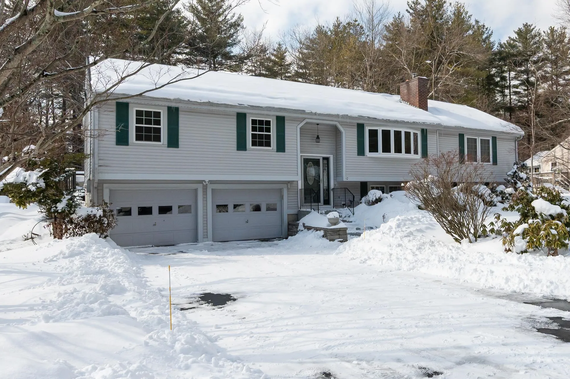 12 Pioneer Drive Nashua NH 03062