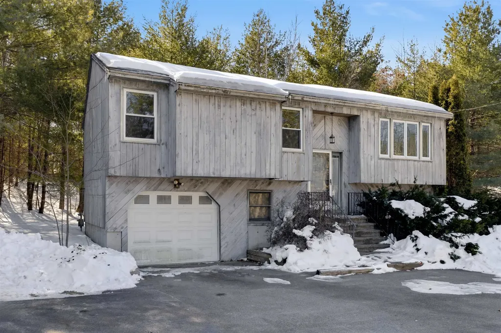 27 W Chamberlain Road Merrimack NH 03054