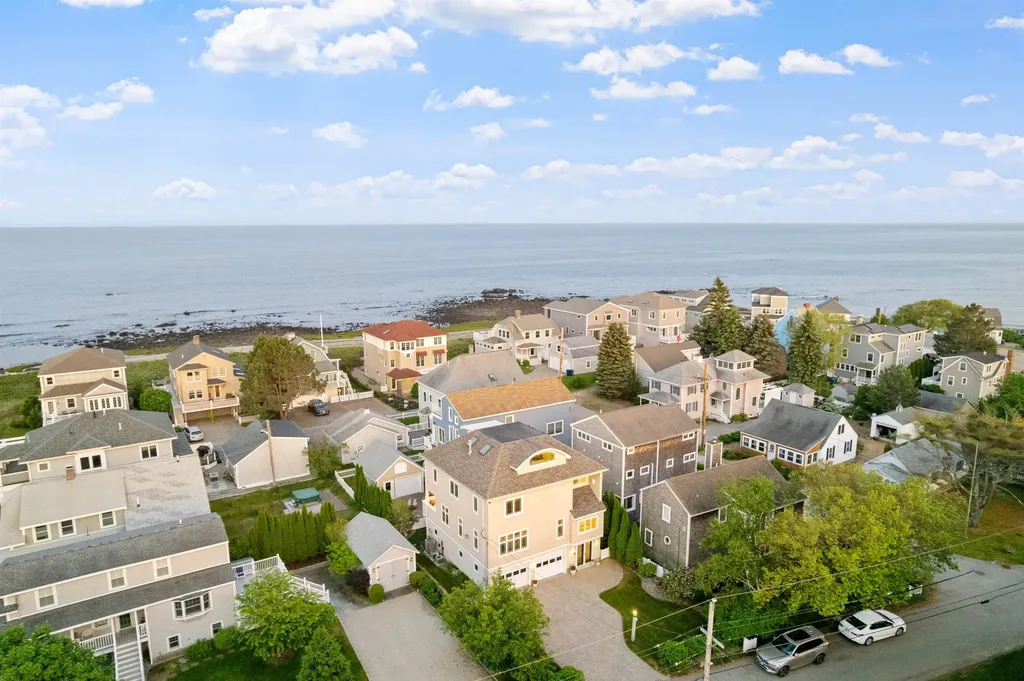 30 Ancient Highway Hampton NH 03842