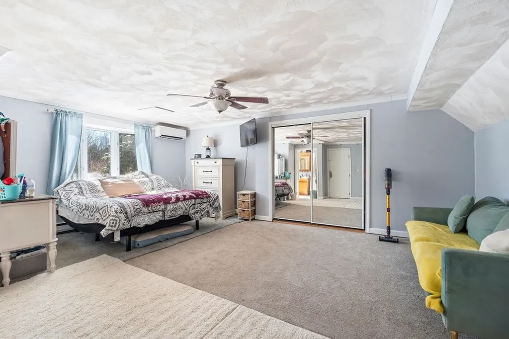 1 Stagecoach Drive Sandown NH 03873