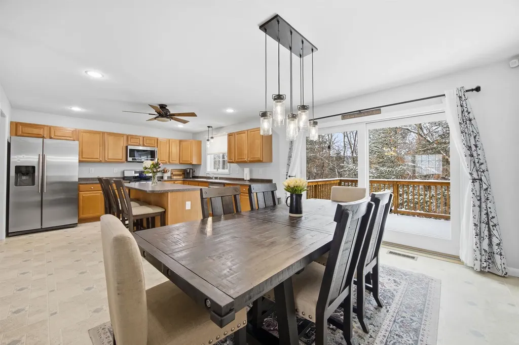 11 Canterberry Court Hudson NH 03051