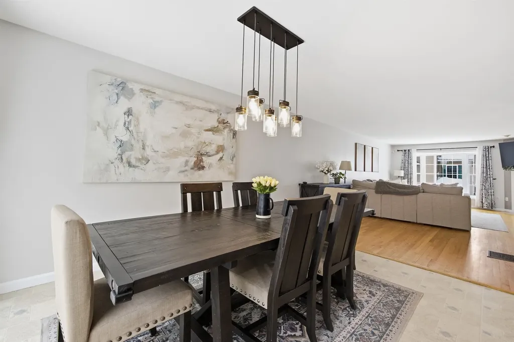 11 Canterberry Court Hudson NH 03051