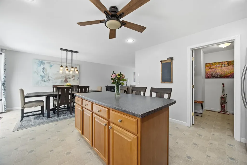 11 Canterberry Court Hudson NH 03051