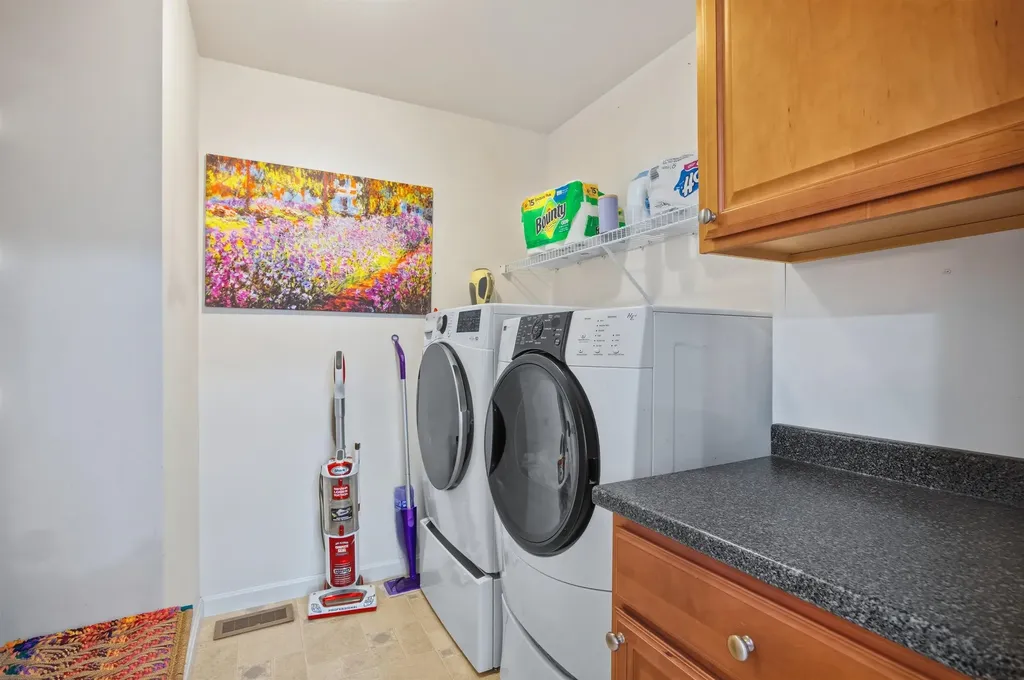 11 Canterberry Court Hudson NH 03051