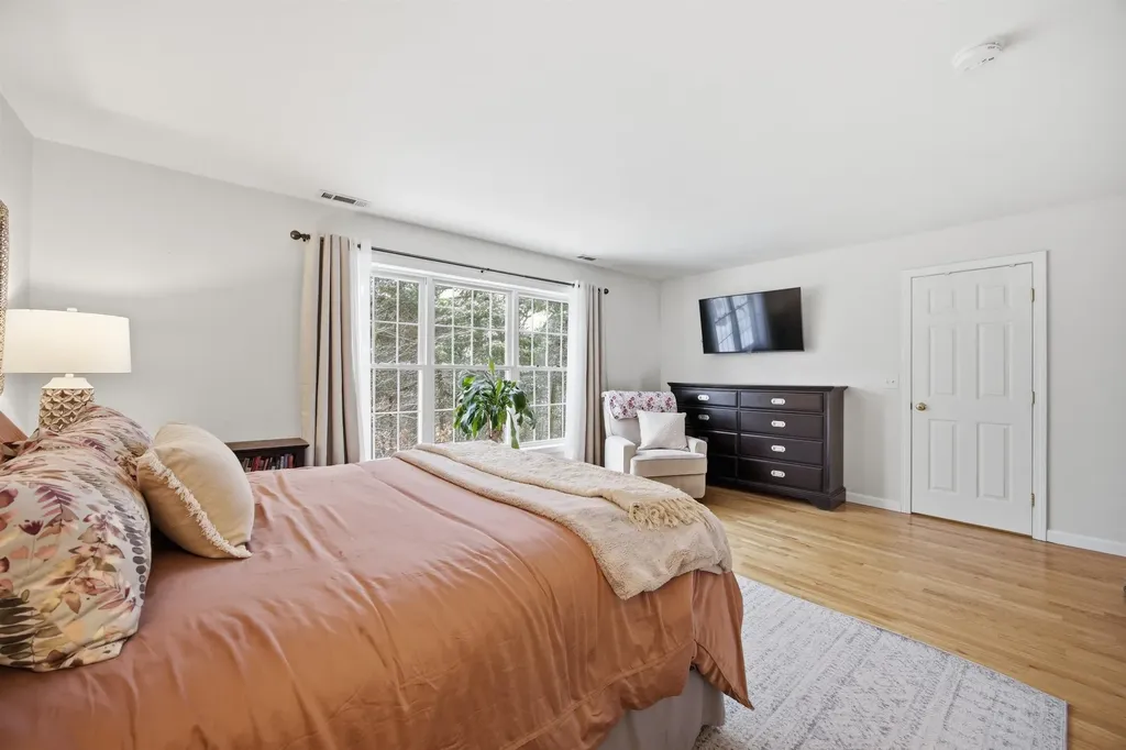 11 Canterberry Court Hudson NH 03051