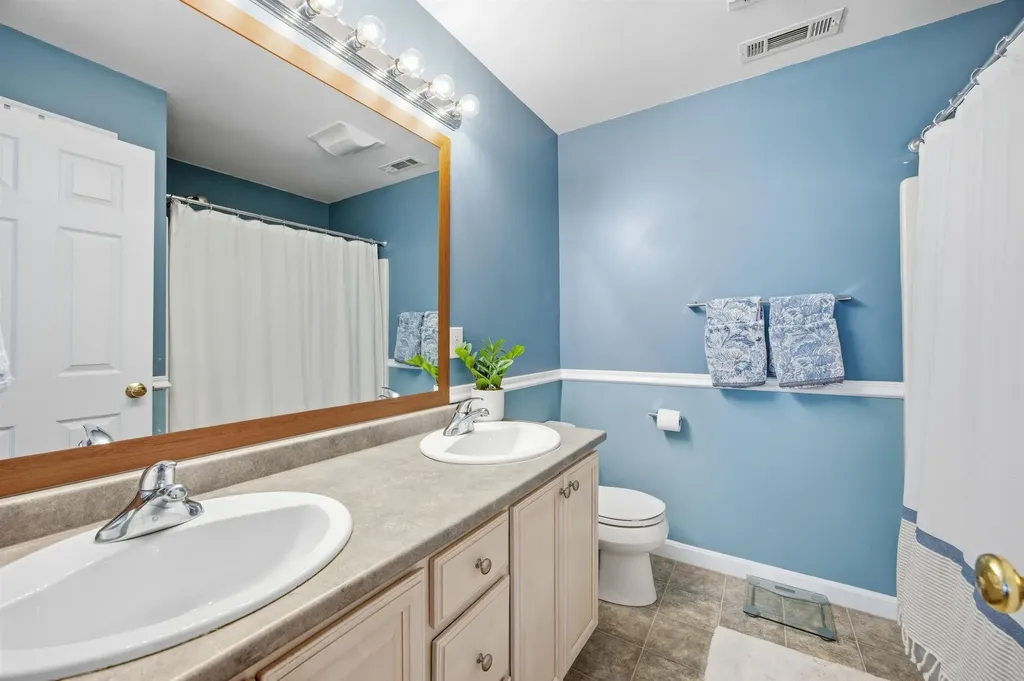 11 Canterberry Court Hudson NH 03051