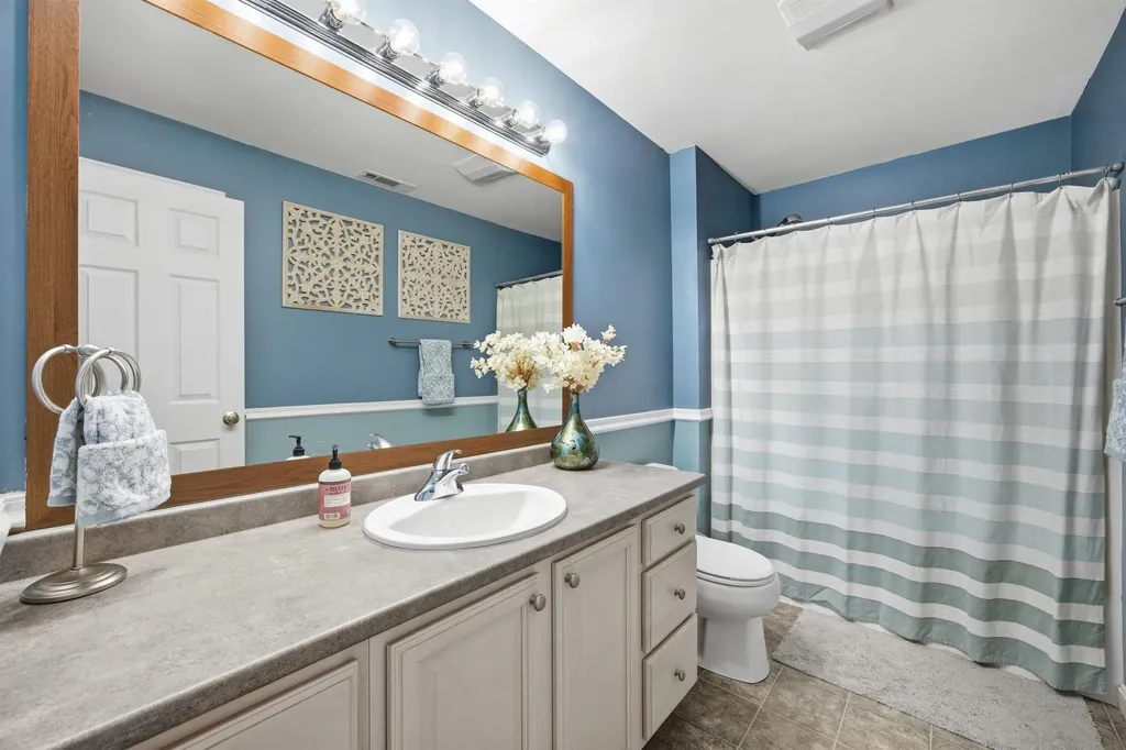 11 Canterberry Court Hudson NH 03051