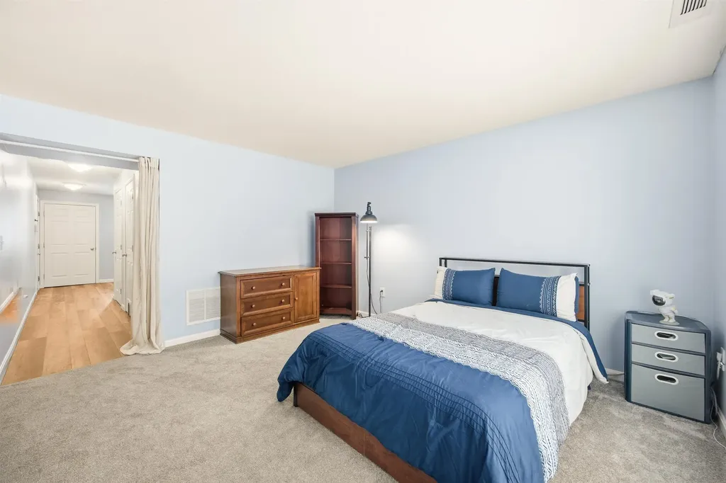 11 Canterberry Court Hudson NH 03051