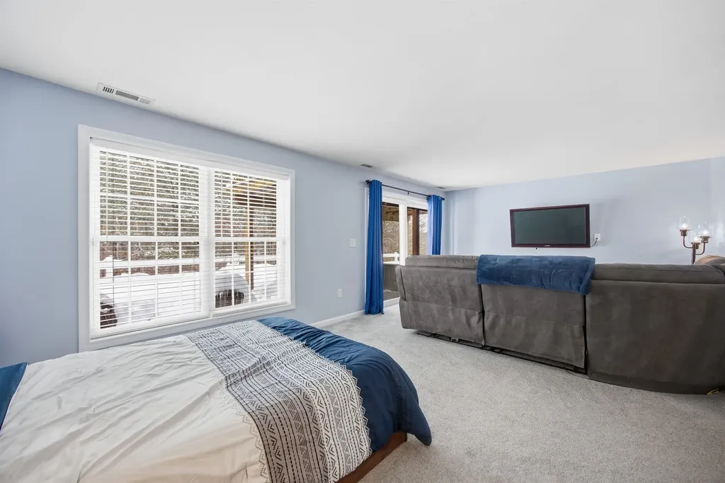 11 Canterberry Court Hudson NH 03051