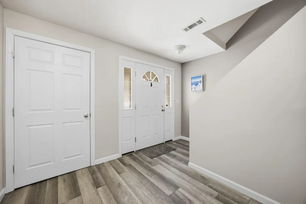 11 Canterberry Court Hudson NH 03051