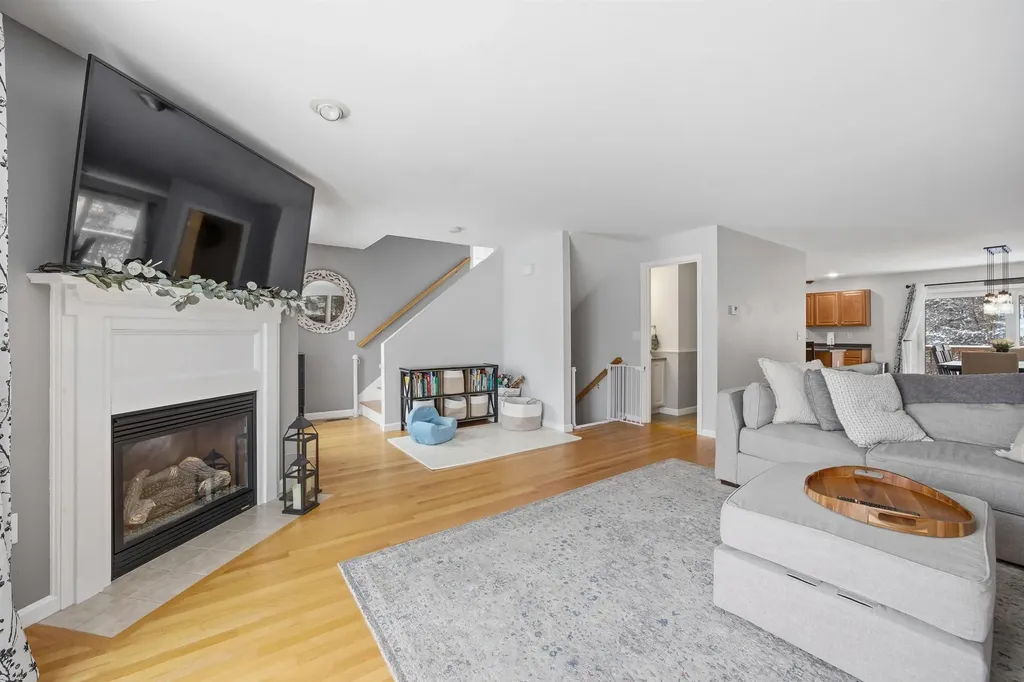 11 Canterberry Court Hudson NH 03051