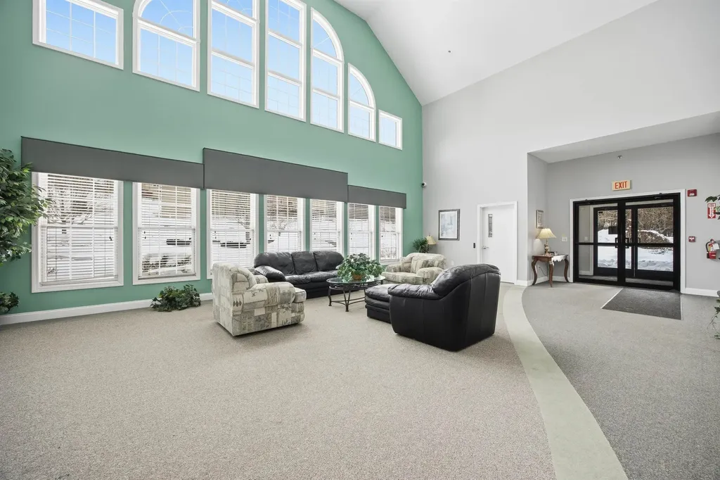 11 Canterberry Court Hudson NH 03051