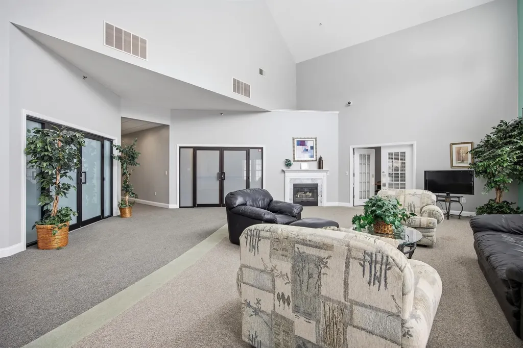 11 Canterberry Court Hudson NH 03051