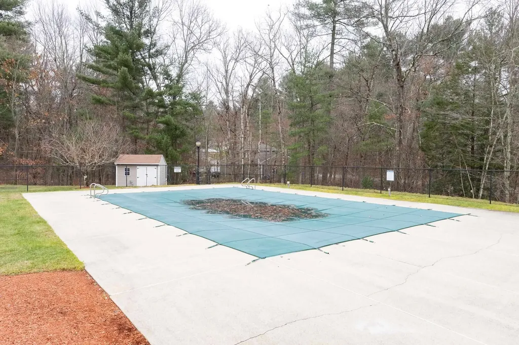 11 Canterberry Court Hudson NH 03051