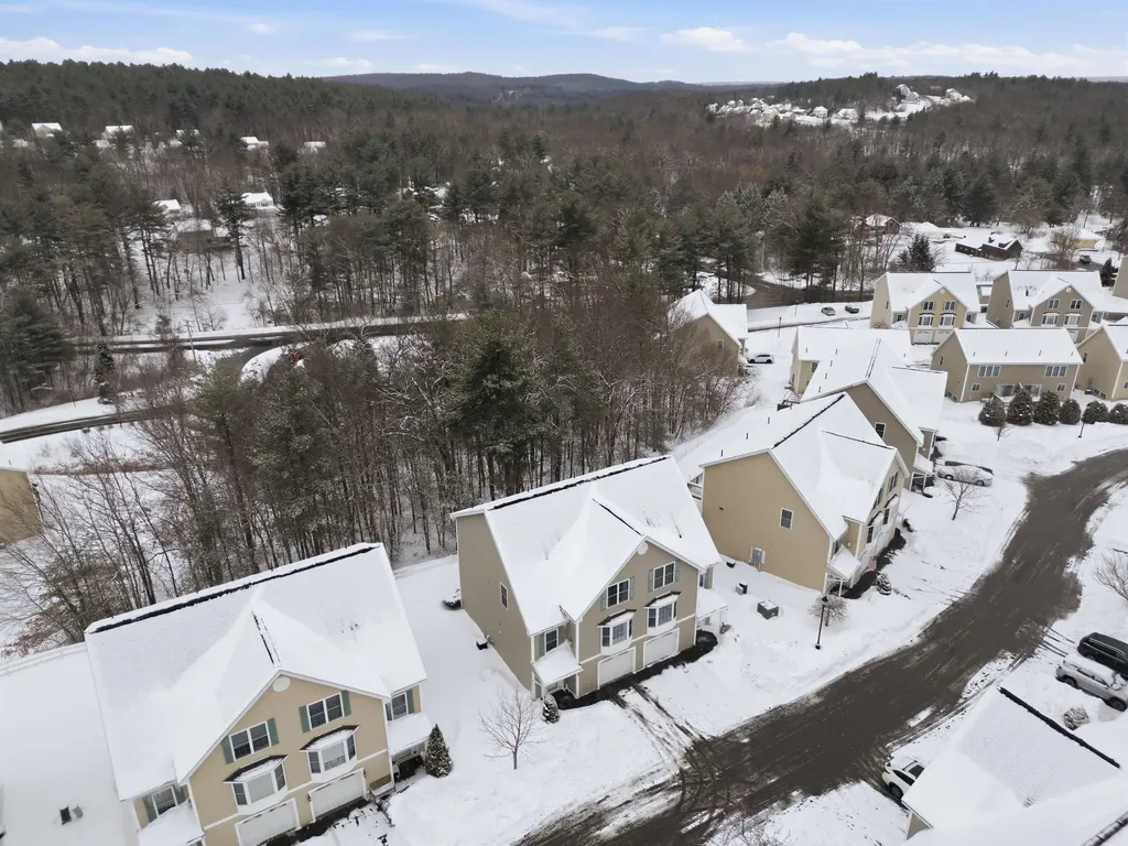 11 Canterberry Court Hudson NH 03051