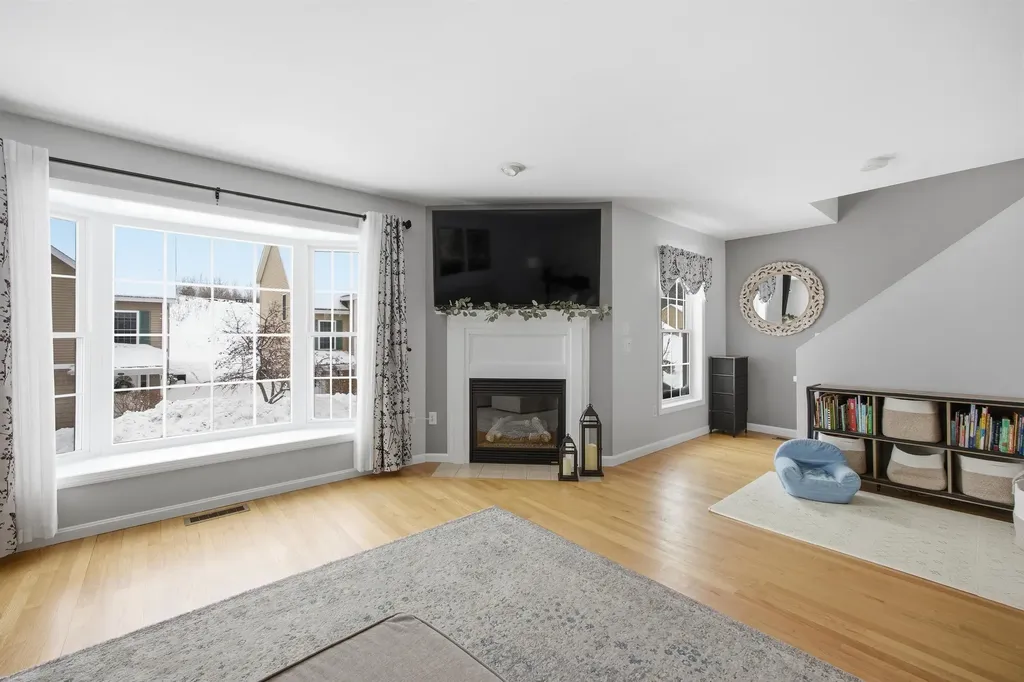 11 Canterberry Court Hudson NH 03051