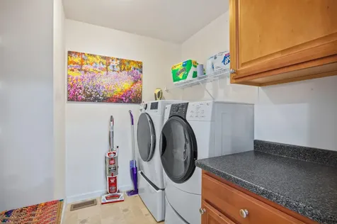 11 Canterberry Court Hudson NH 03051