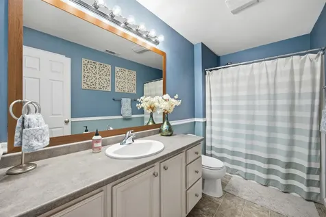 11 Canterberry Court Hudson NH 03051