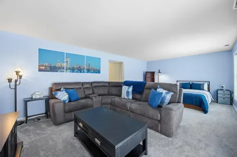 11 Canterberry Court Hudson NH 03051