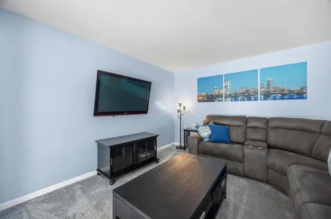 11 Canterberry Court Hudson NH 03051