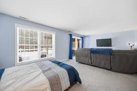 11 Canterberry Court Hudson NH 03051