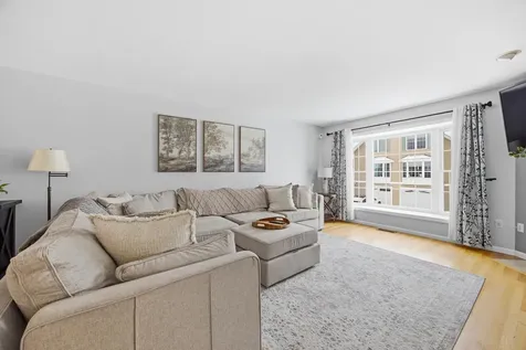 11 Canterberry Court Hudson NH 03051