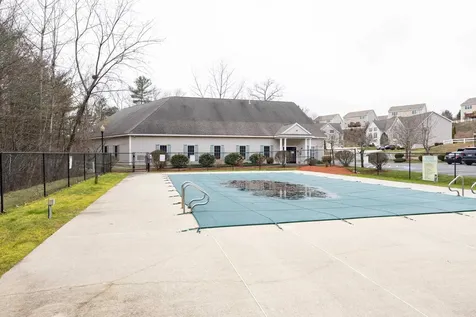 11 Canterberry Court Hudson NH 03051