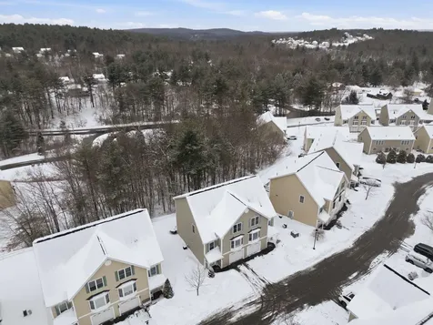 11 Canterberry Court Hudson NH 03051