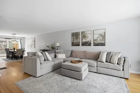 11 Canterberry Court Hudson NH 03051