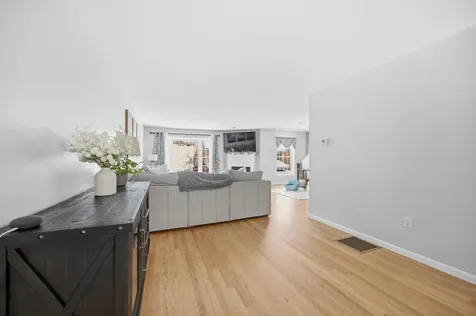 11 Canterberry Court Hudson NH 03051